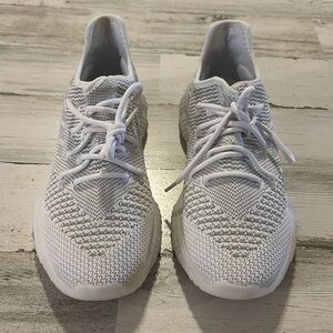 Avia 7.5 W white shoes